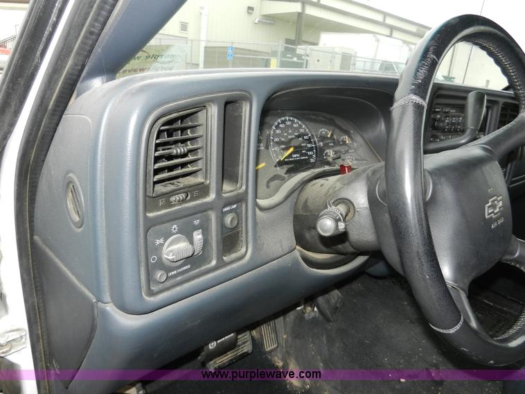 image for item A3950 2000 Chevrolet Silverado 1500 LS pickup truck