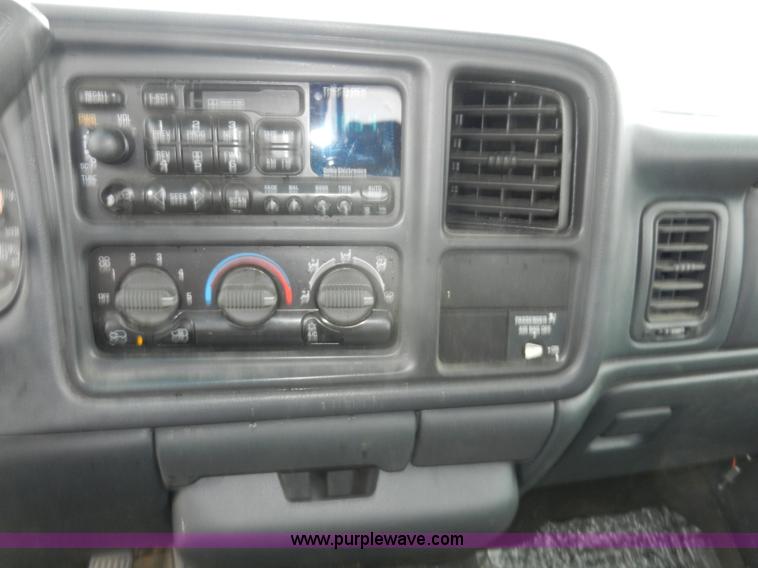 image for item A3950 2000 Chevrolet Silverado 1500 LS pickup truck