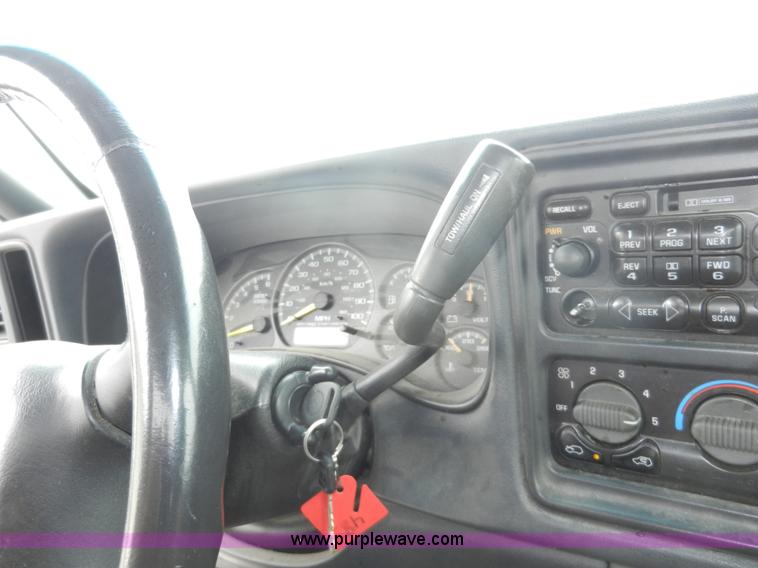 image for item A3950 2000 Chevrolet Silverado 1500 LS pickup truck