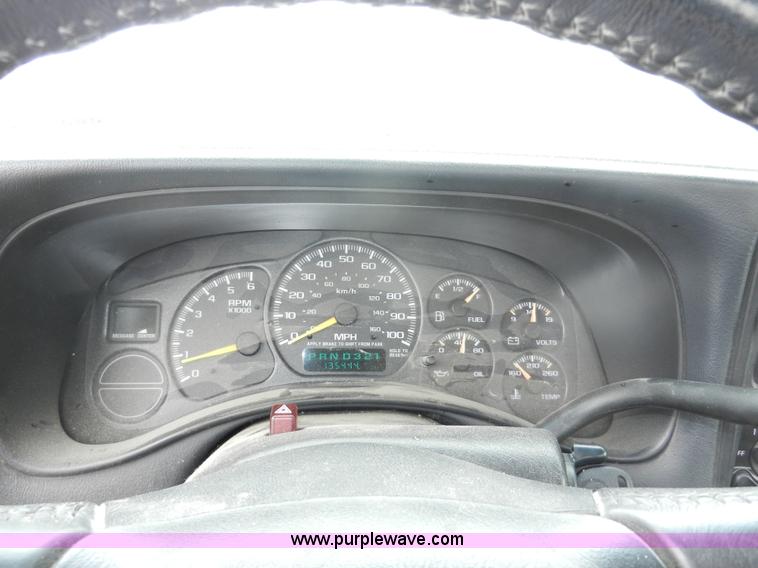 image for item A3950 2000 Chevrolet Silverado 1500 LS pickup truck