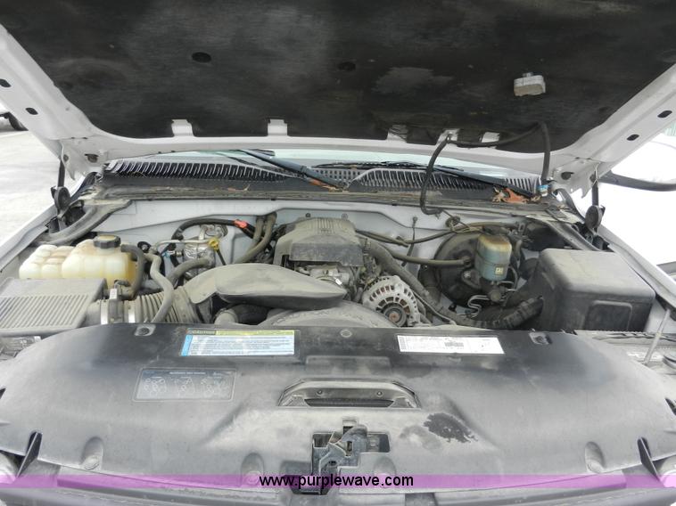 image for item A3950 2000 Chevrolet Silverado 1500 LS pickup truck