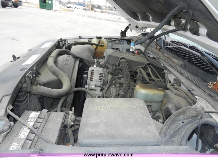 image for item A3950 2000 Chevrolet Silverado 1500 LS pickup truck