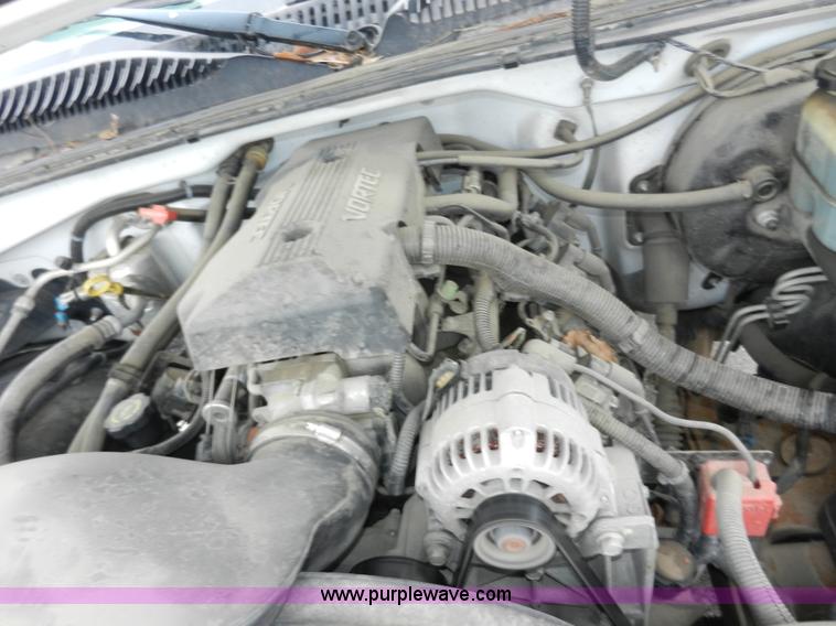 image for item A3950 2000 Chevrolet Silverado 1500 LS pickup truck