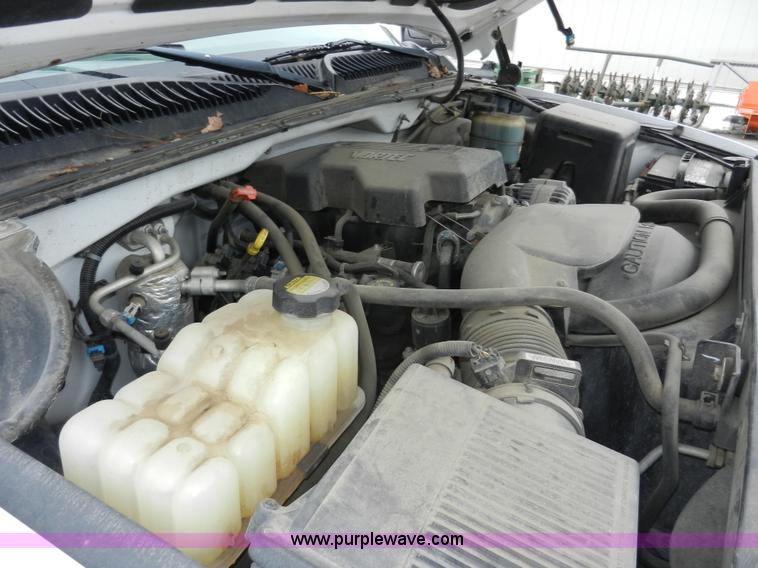 image for item A3950 2000 Chevrolet Silverado 1500 LS pickup truck