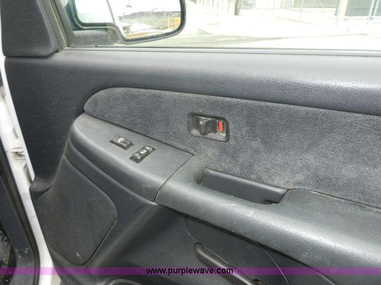 image for item A3950 2000 Chevrolet Silverado 1500 LS pickup truck