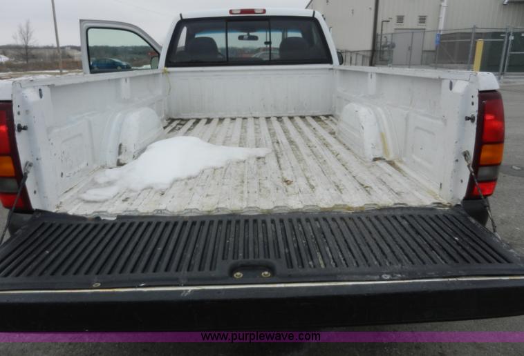 image for item A3950 2000 Chevrolet Silverado 1500 LS pickup truck