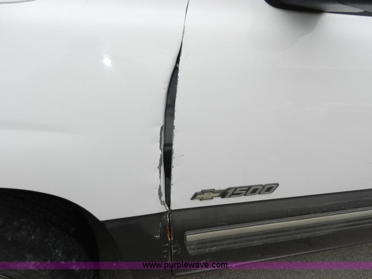 image for item A3950 2000 Chevrolet Silverado 1500 LS pickup truck