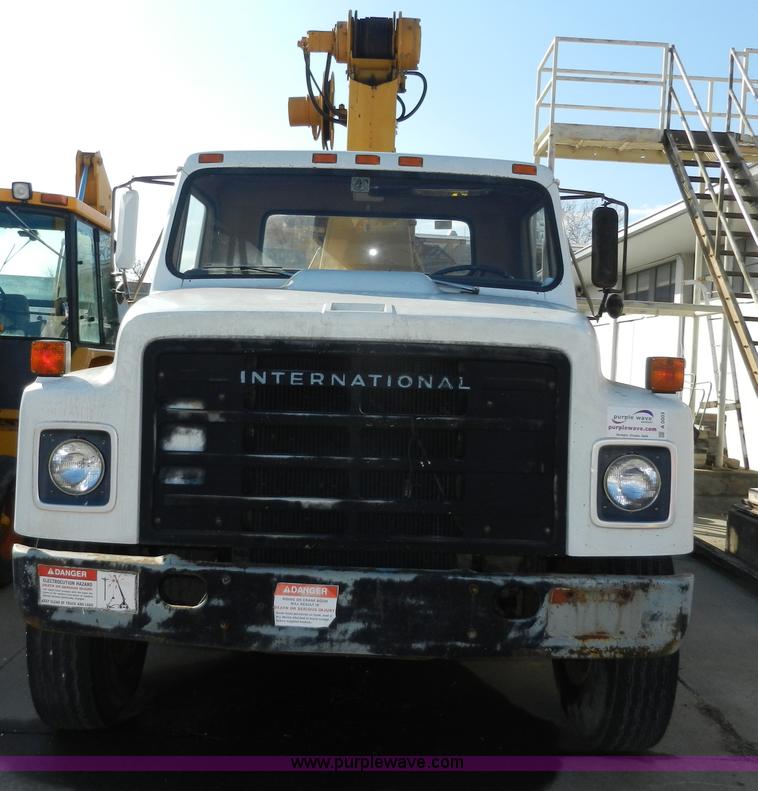 image for item A5003 1979 International 1824 telescopic crane truck