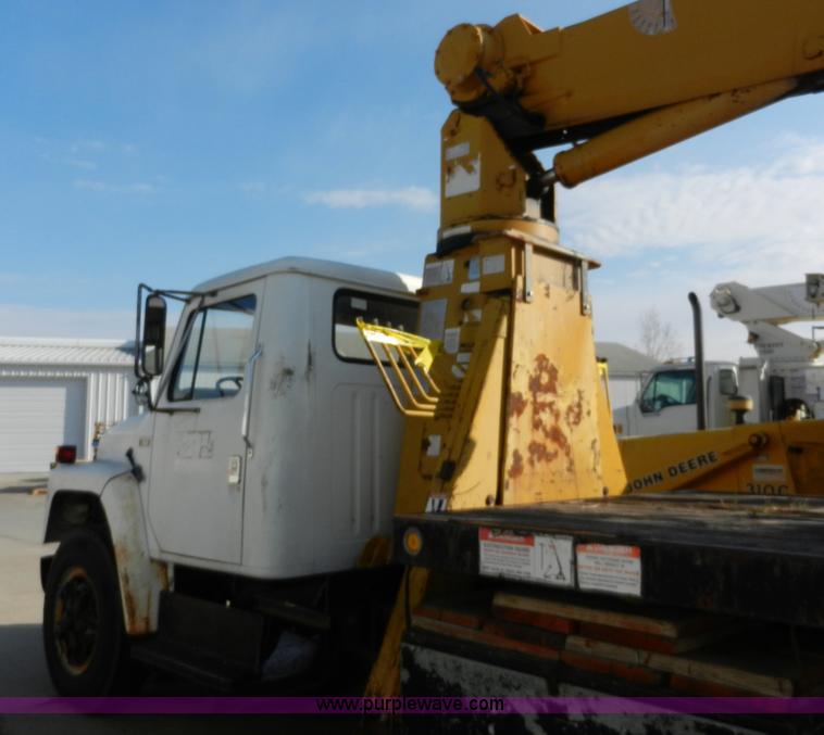 image for item A5003 1979 International 1824 telescopic crane truck