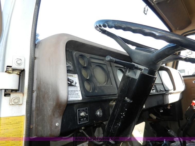 image for item A5003 1979 International 1824 telescopic crane truck