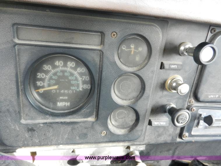 image for item A5003 1979 International 1824 telescopic crane truck