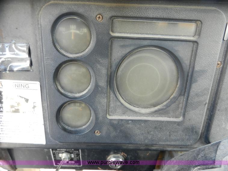 image for item A5003 1979 International 1824 telescopic crane truck