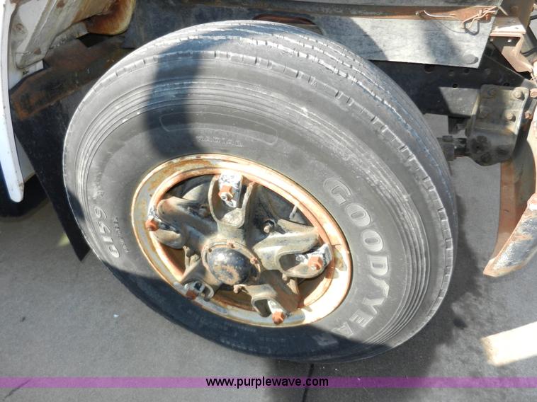 image for item A5003 1979 International 1824 telescopic crane truck