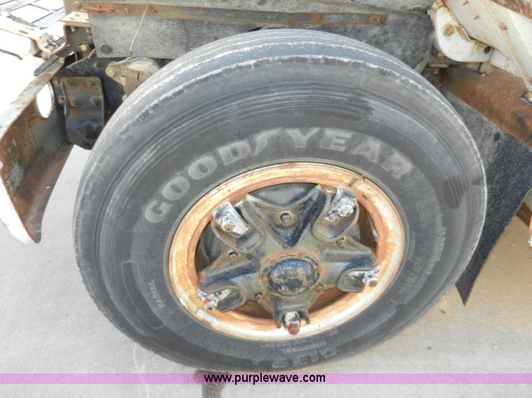 image for item A5003 1979 International 1824 telescopic crane truck