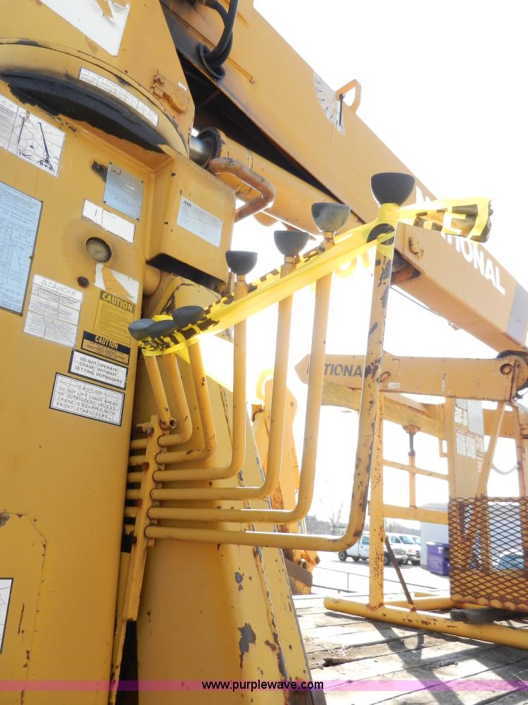 image for item A5003 1979 International 1824 telescopic crane truck