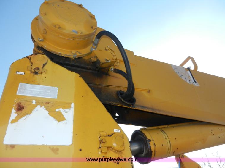 image for item A5003 1979 International 1824 telescopic crane truck