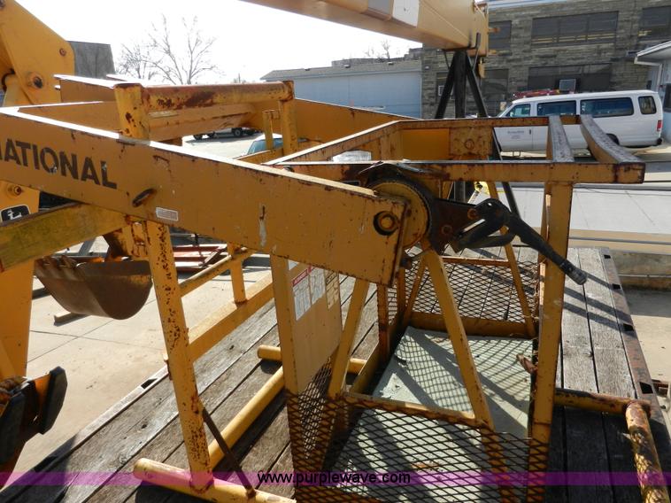 image for item A5003 1979 International 1824 telescopic crane truck