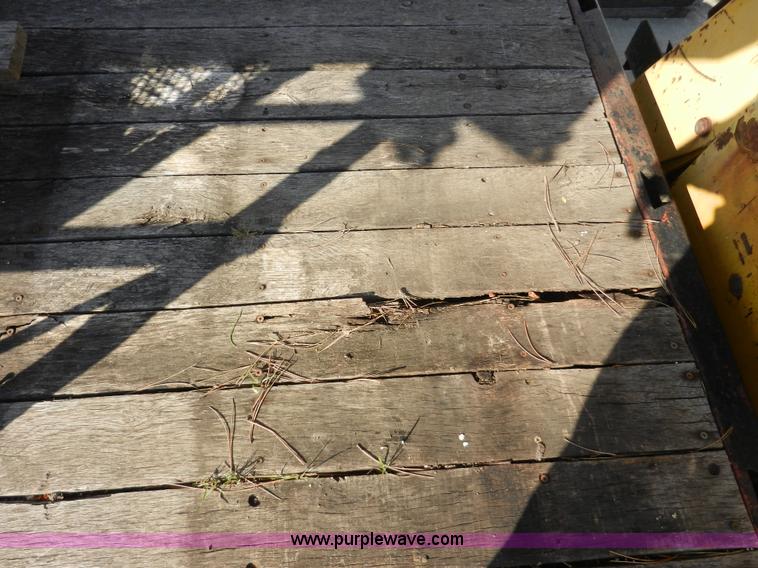 image for item A5003 1979 International 1824 telescopic crane truck