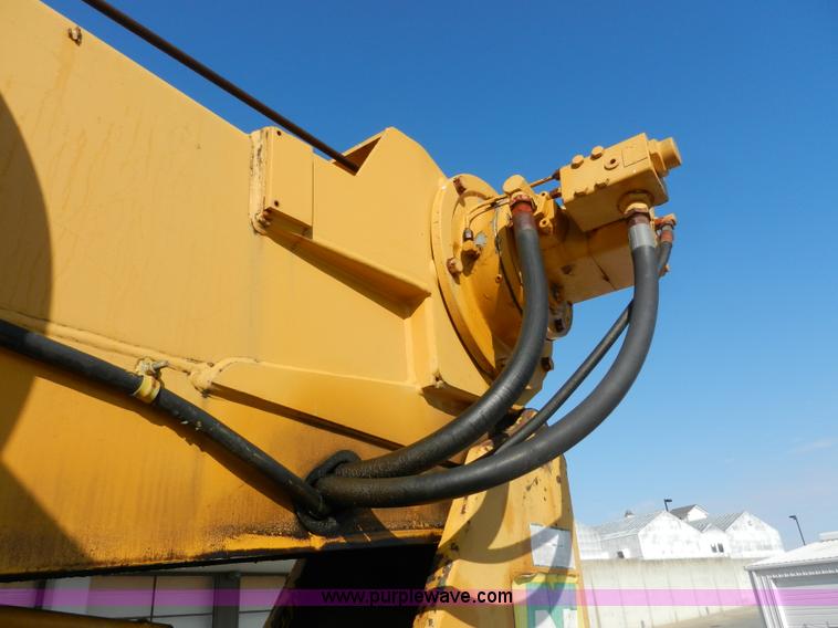 image for item A5003 1979 International 1824 telescopic crane truck