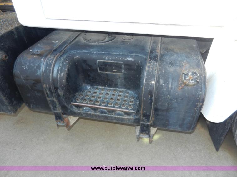 image for item A5003 1979 International 1824 telescopic crane truck