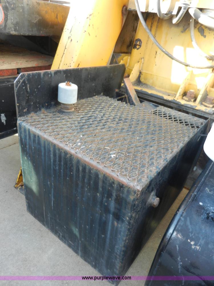 image for item A5003 1979 International 1824 telescopic crane truck