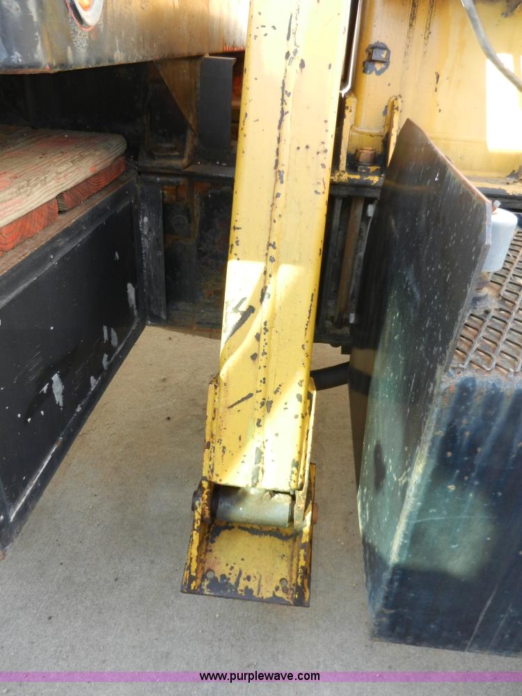 image for item A5003 1979 International 1824 telescopic crane truck