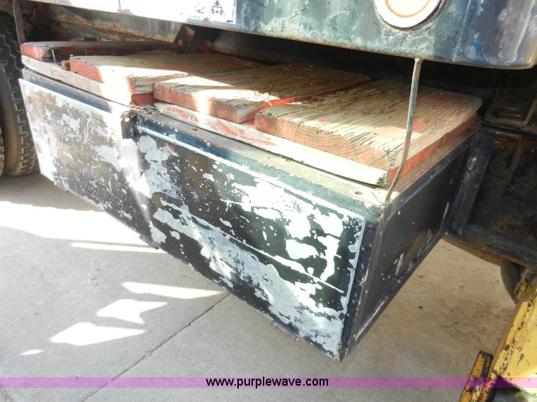 image for item A5003 1979 International 1824 telescopic crane truck