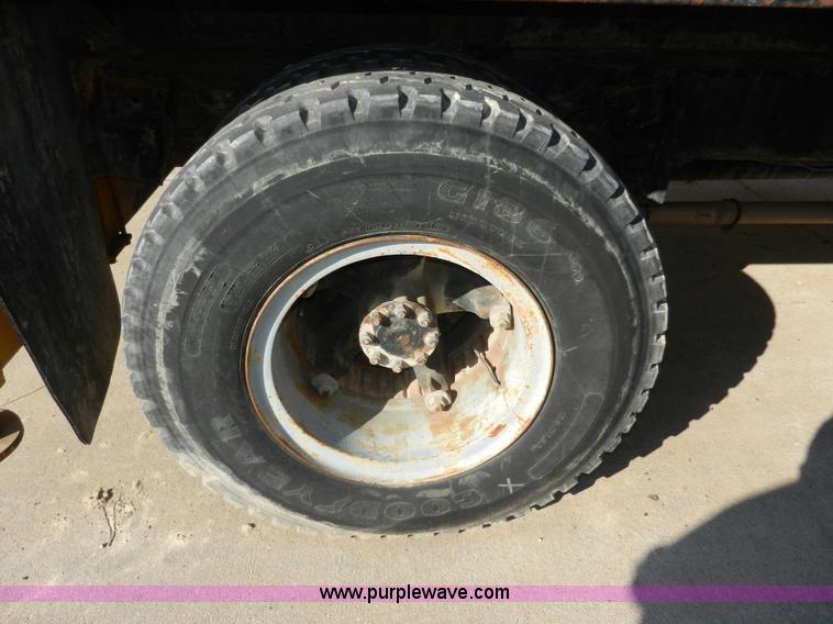 image for item A5003 1979 International 1824 telescopic crane truck