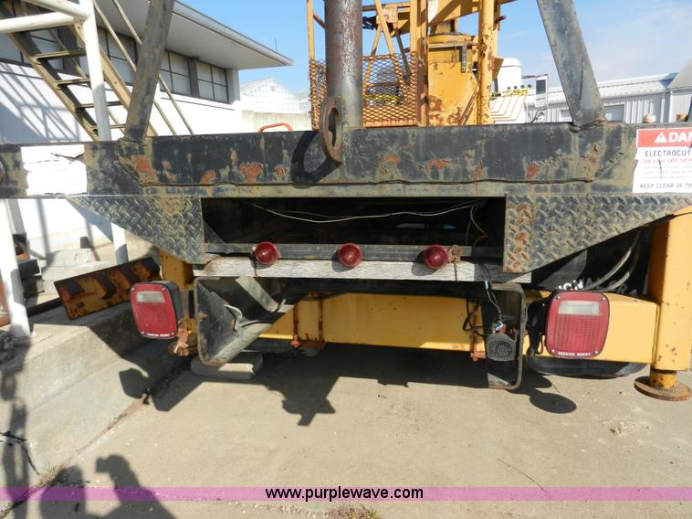image for item A5003 1979 International 1824 telescopic crane truck