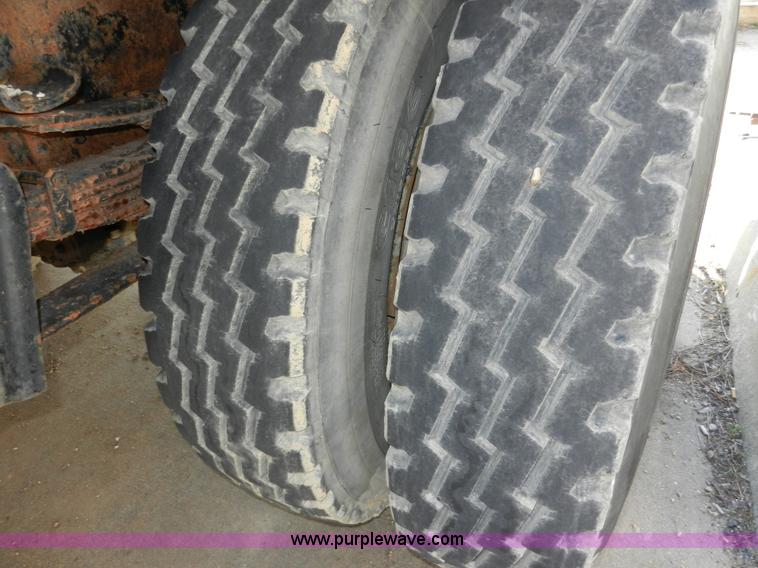 image for item A5003 1979 International 1824 telescopic crane truck