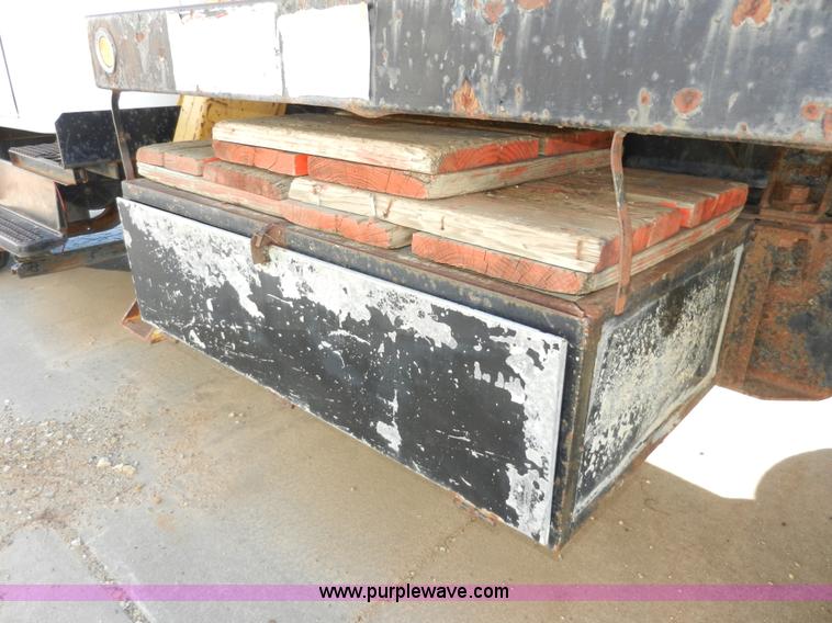 image for item A5003 1979 International 1824 telescopic crane truck