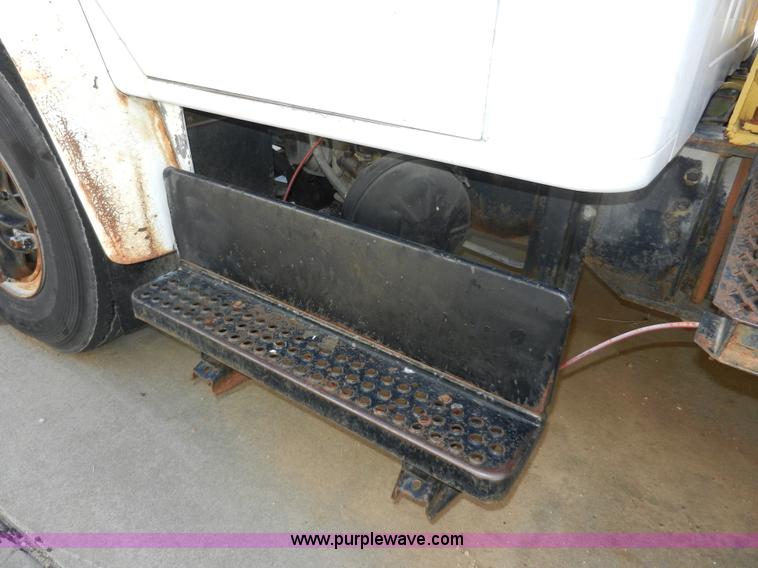 image for item A5003 1979 International 1824 telescopic crane truck