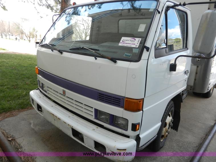 image for item A5005 1994 Isuzu box truck