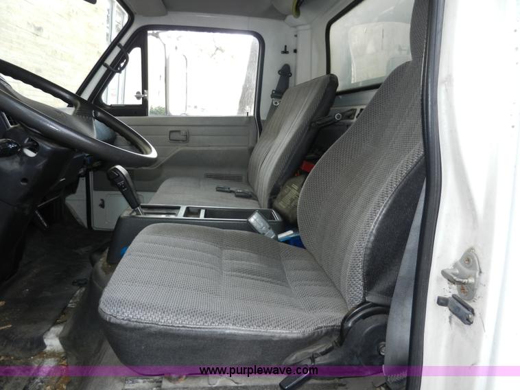 image for item A5005 1994 Isuzu box truck