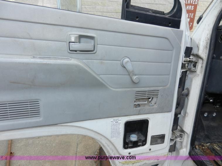 image for item A5005 1994 Isuzu box truck