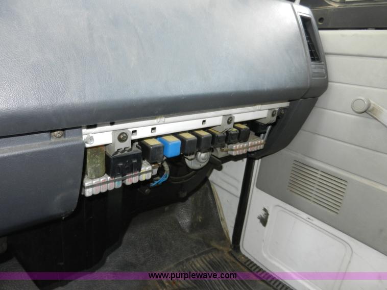 image for item A5005 1994 Isuzu box truck