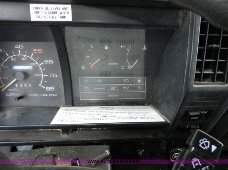 image for item A5005 1994 Isuzu box truck