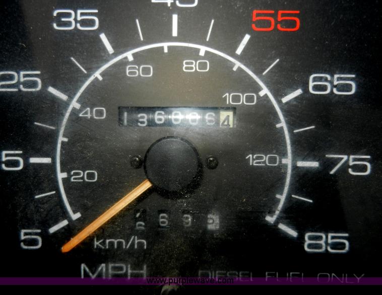 image for item A5005 1994 Isuzu box truck