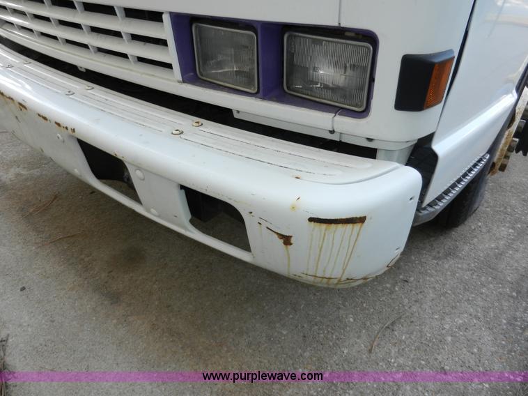 image for item A5005 1994 Isuzu box truck