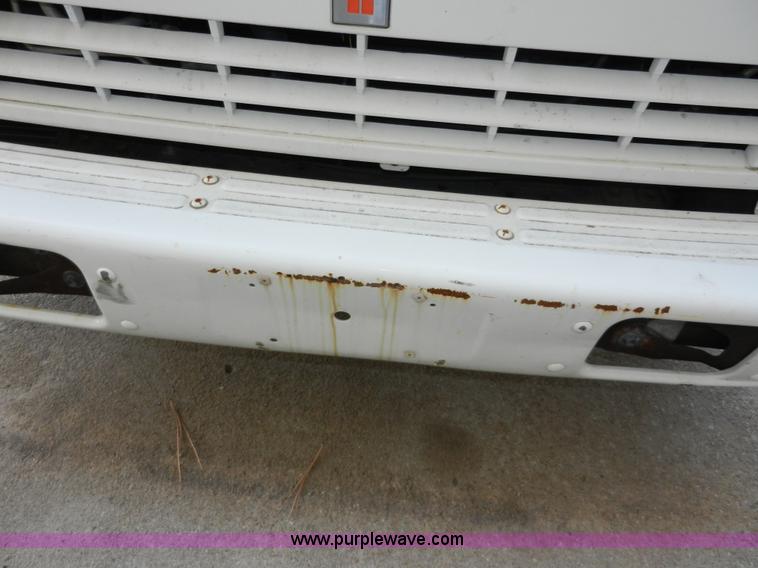 image for item A5005 1994 Isuzu box truck