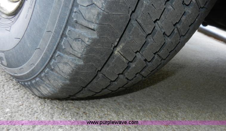 image for item A5005 1994 Isuzu box truck