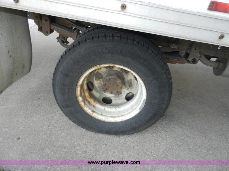 image for item A5005 1994 Isuzu box truck