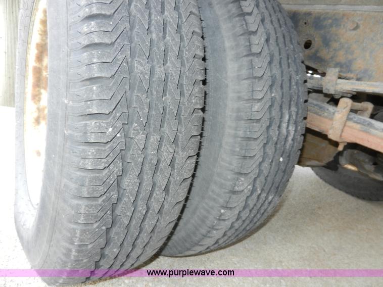 image for item A5005 1994 Isuzu box truck