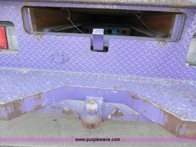 image for item A5005 1994 Isuzu box truck