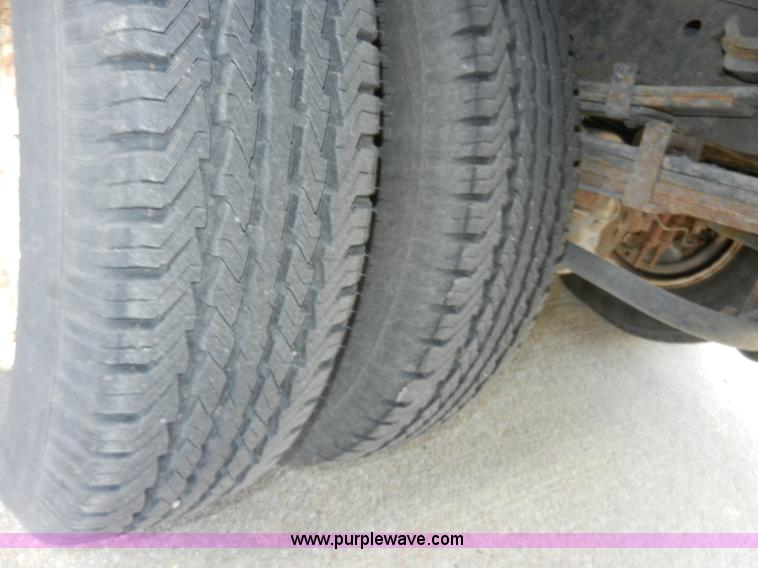 image for item A5005 1994 Isuzu box truck