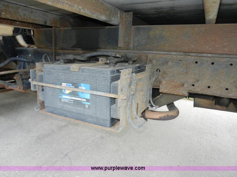 image for item A5005 1994 Isuzu box truck