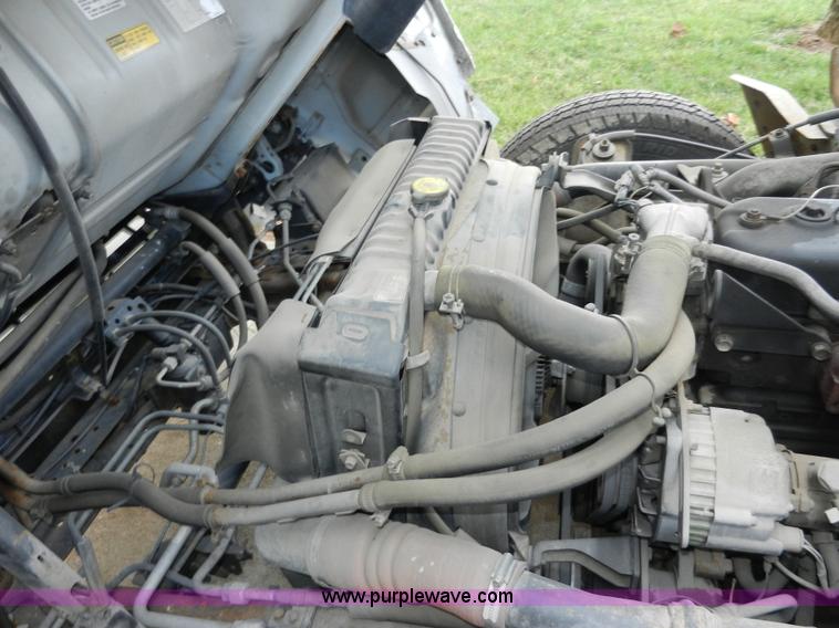 image for item A5005 1994 Isuzu box truck