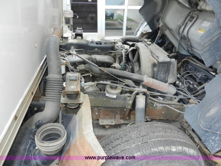 image for item A5005 1994 Isuzu box truck