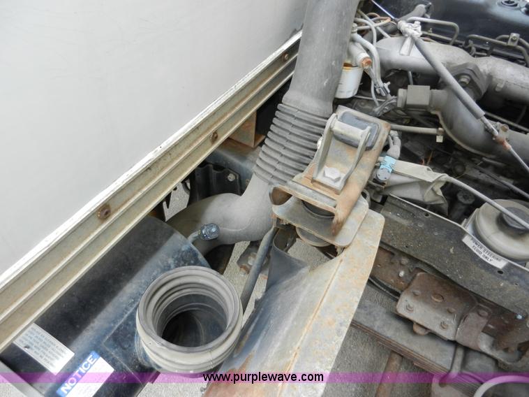 image for item A5005 1994 Isuzu box truck