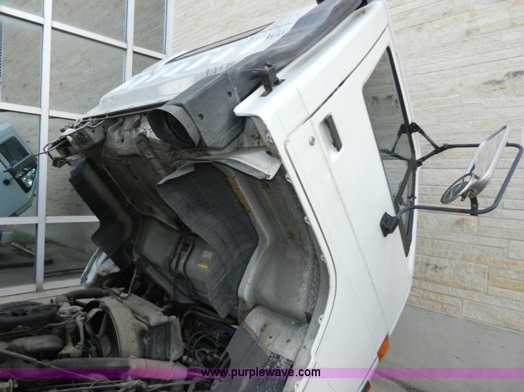 image for item A5005 1994 Isuzu box truck